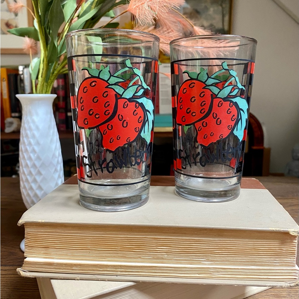 Retro Vintage Strawberry Red/Black Checkered Drink Tumblers Set of 2